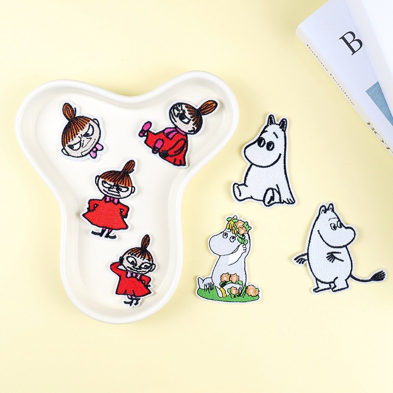 Embroidery Patch - แพทช์ปักลายการ์ตูนมูมินน่ารัก สำหรับตกแต่ง DIY รีดติดหรือเย็บติด ใช้ได้กับเคสมือถือ กระเป๋าเป้