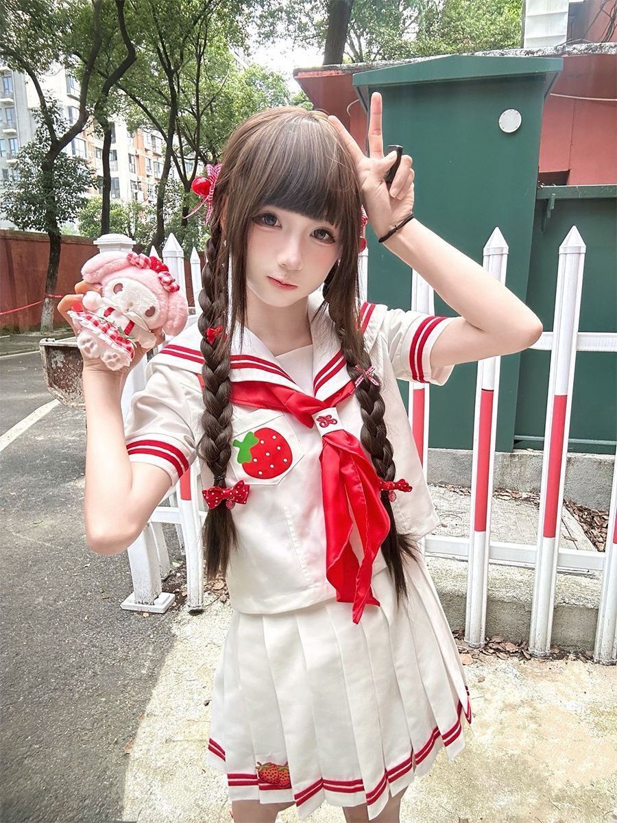 Embroidery Uniforms - ชุดกะลาสีสไตล์ญี่ปุ่นปักลายสตรอเบอร์รี่น่ารัก ชุดยูนิฟอร์ม JK แขนสั้น คอปกสีกรมท่า ชุดแฟชั่นสำหรับผู้หญิง
