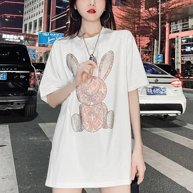 Embroidery Fashion - เสื้อยืดลำลองฤดูร้อนสำหรับผู้หญิง: เสื้อยืดแขนสั้นพิมพ์ลายการ์ตูนเพชร สำหรับใส่ทำงานและใส่ในชีวิตประจำวัน