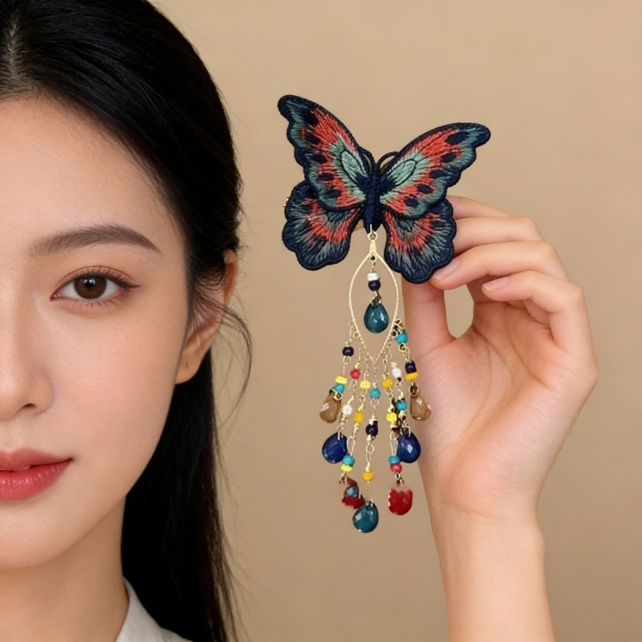 Embroidery Charm - กิ๊บติดผมรูปผีเสื้อสไตล์จีนแบบใหม่ ประดับพู่ปักลายหวานๆ พร้อมลูกปัดแก้ว ตัวหนีบแบบปากเป็ด เครื่องประดับสวยงาม ไซส์