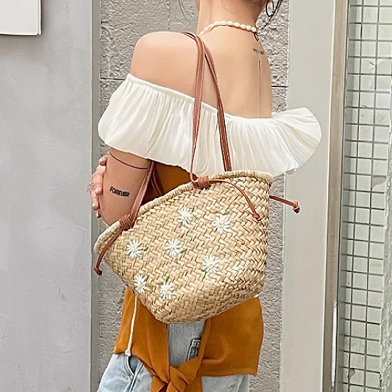 กระเป๋าถือสานฟางธรรมชาติสไตล์ล - Embroidery Bali บทวิจารณ์และราคา