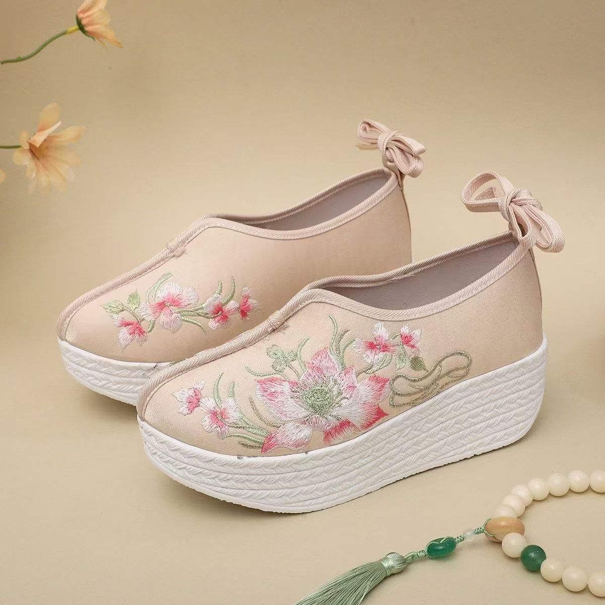 รองเท้าส้นเตารีดสไตล์ชาติพันธุ - Embroidery Horse บทวิจารณ์และราคา