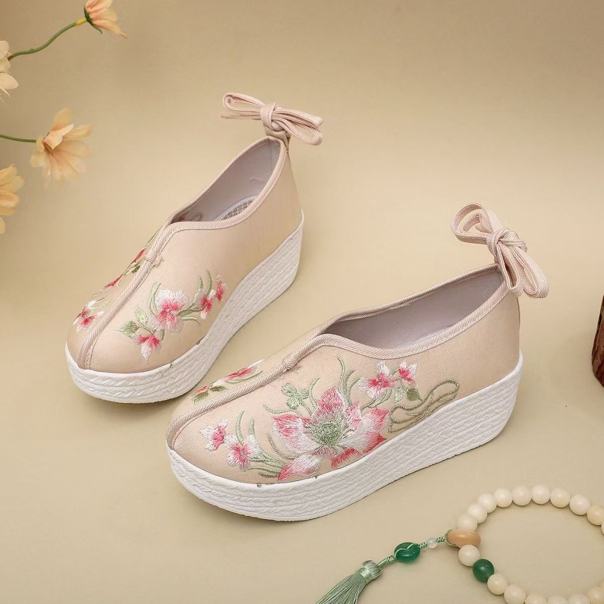 รองเท้าส้นเตารีดสไตล์ชาติพันธุ - Embroidery Horse บทวิจารณ์และราคา