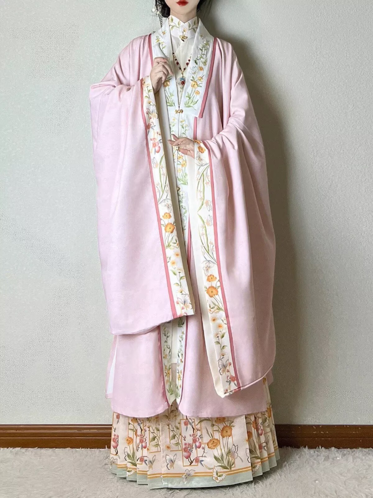 ชุดฮั่นฝูสมัยราชวงศ์หมิงสำหรับ - Embroidery Horse บทวิจารณ์และราคา