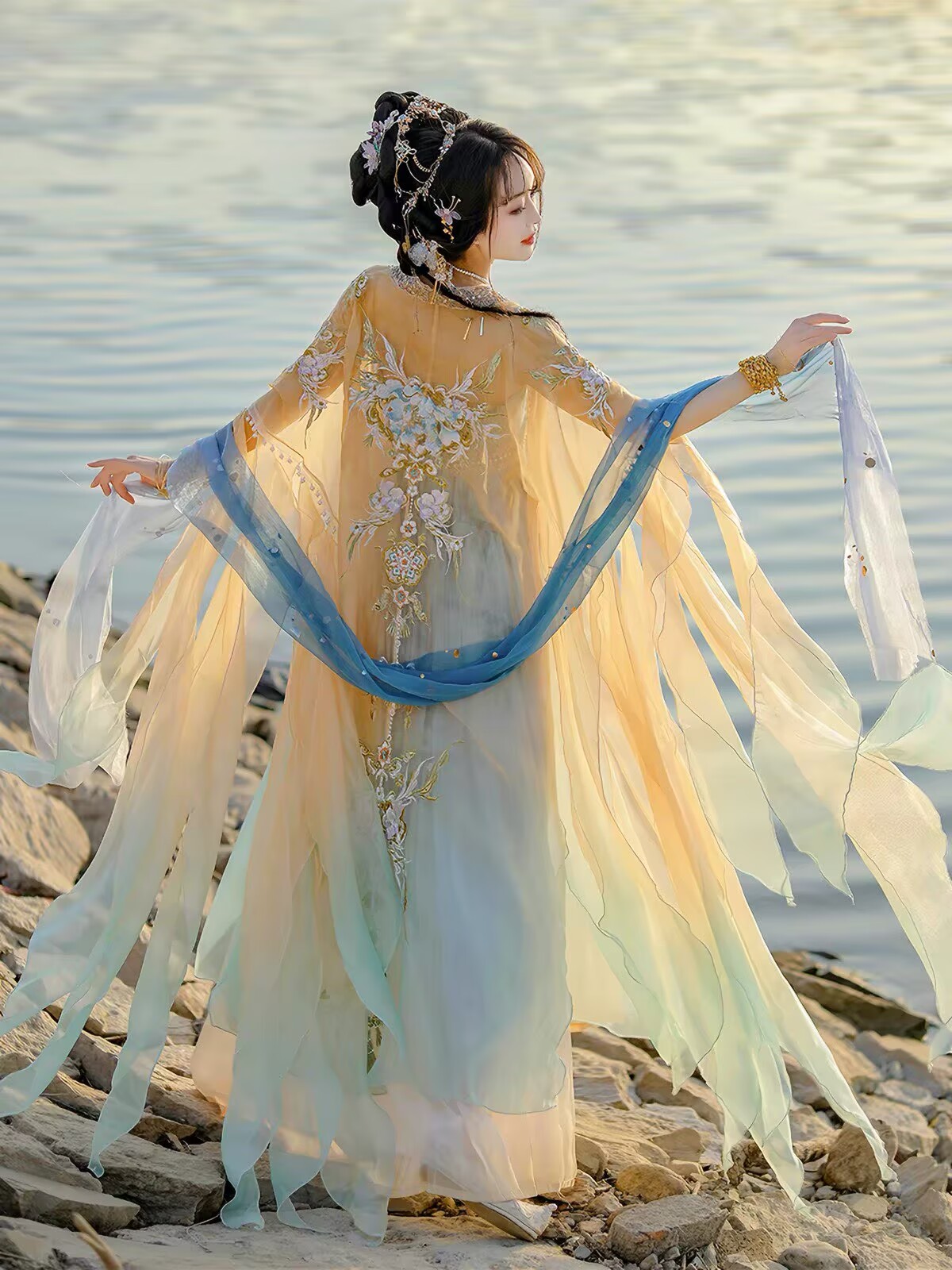 ชุดฮันฝูจีนสำหรับผู้หญิง ชุดฮั - Embroidery Yellow Dress บทวิจารณ์และราคา